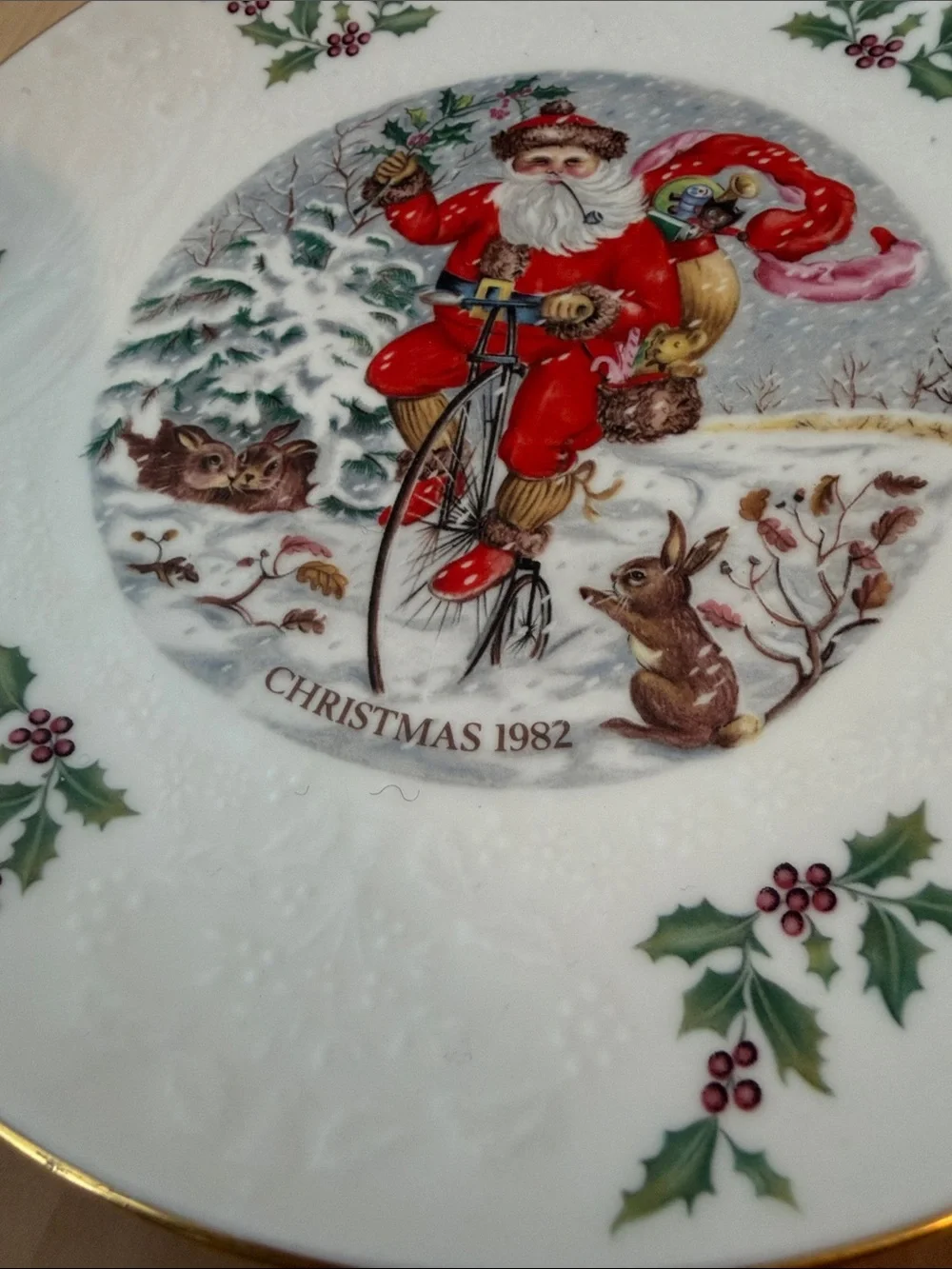 Royal Doulton 6th of a Series Holiday Christmas Plate 1982